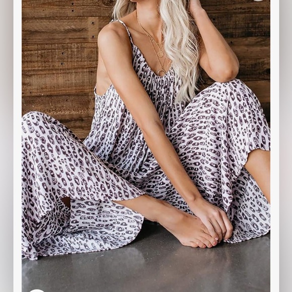 NWOT Women’s Sexy Sleeveless Leopard Romper 100% Polyester Size M purple& white - Picture 4 of 4